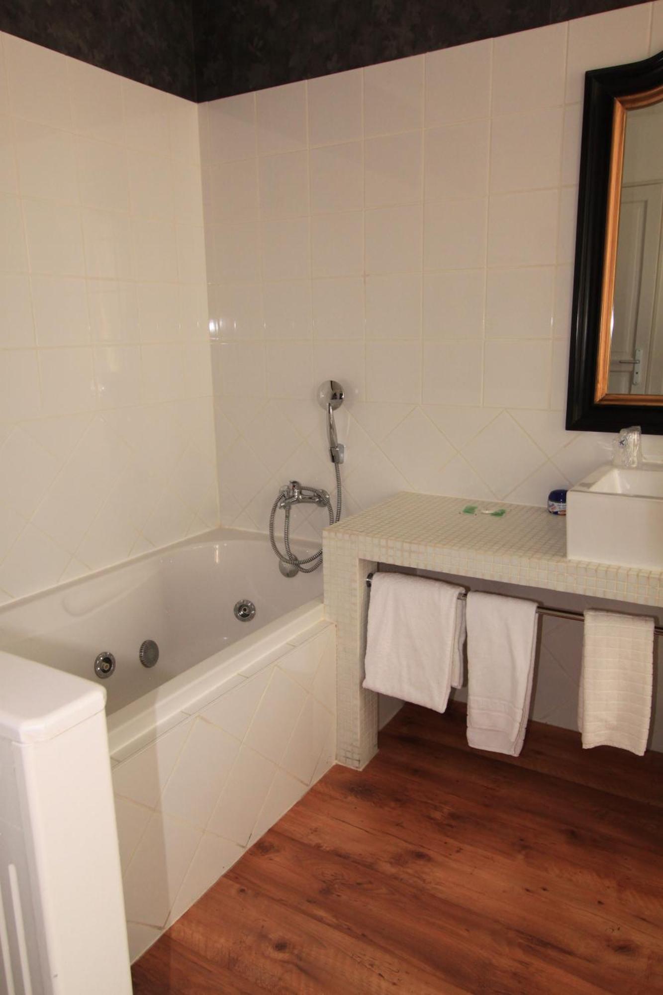 Hotel Le 5 Martigues Dış mekan fotoğraf